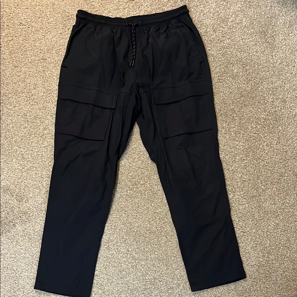 All in Motion Black Cargo Pants with Elastic Waistband and Relaxed Fit